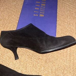 Stuart Weitzman black suede bootie sz 9 1.5” heel